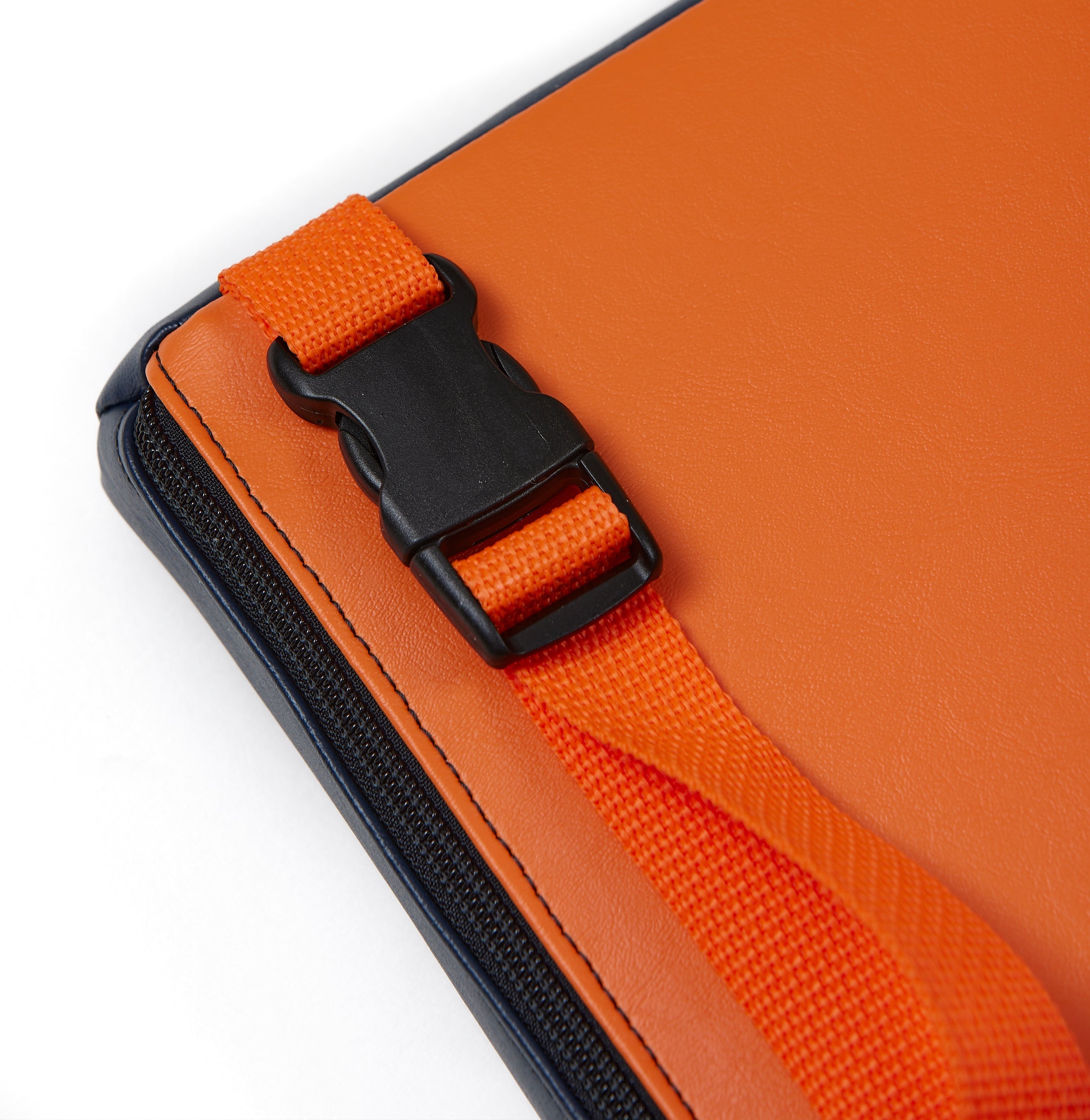 Hüga Heated Cushion – Marine Navy Vinyl / Orange Logo